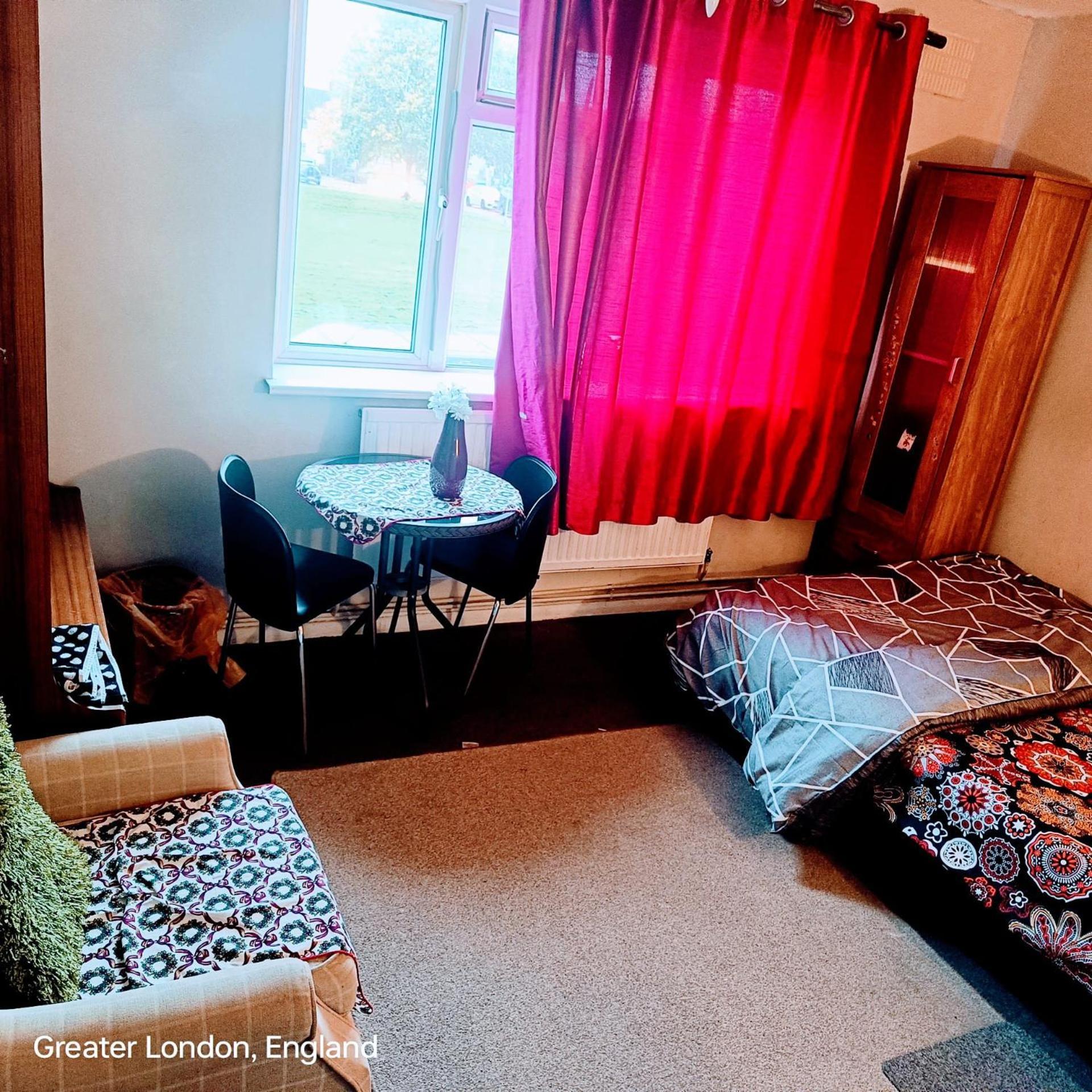 Cosy Private Room In Hornchurch, London With Free Parking Exterior photo